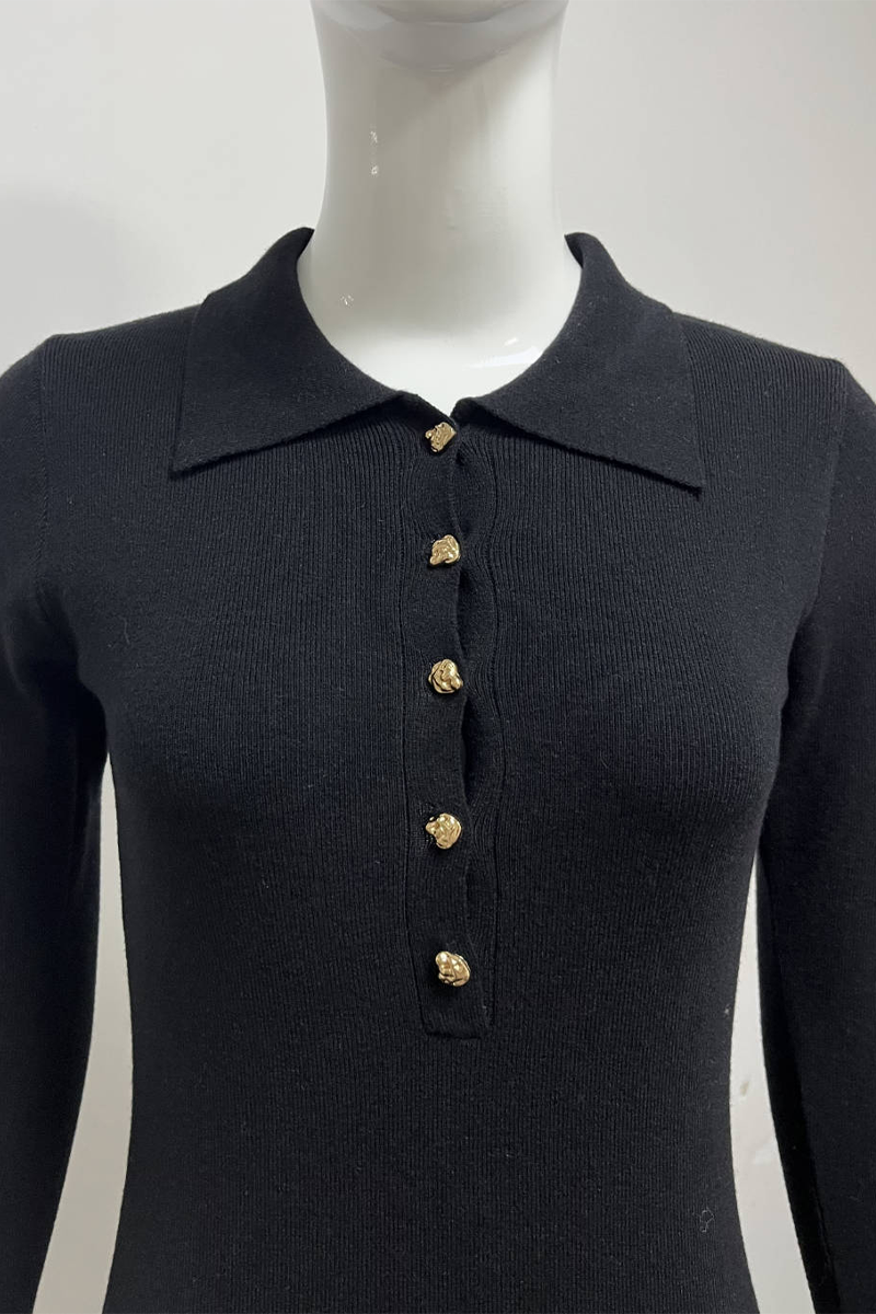Beautifully Finished Dress in a Timeless Design