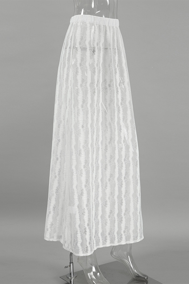 Well Tailored Pants with a Graceful Silhouette
