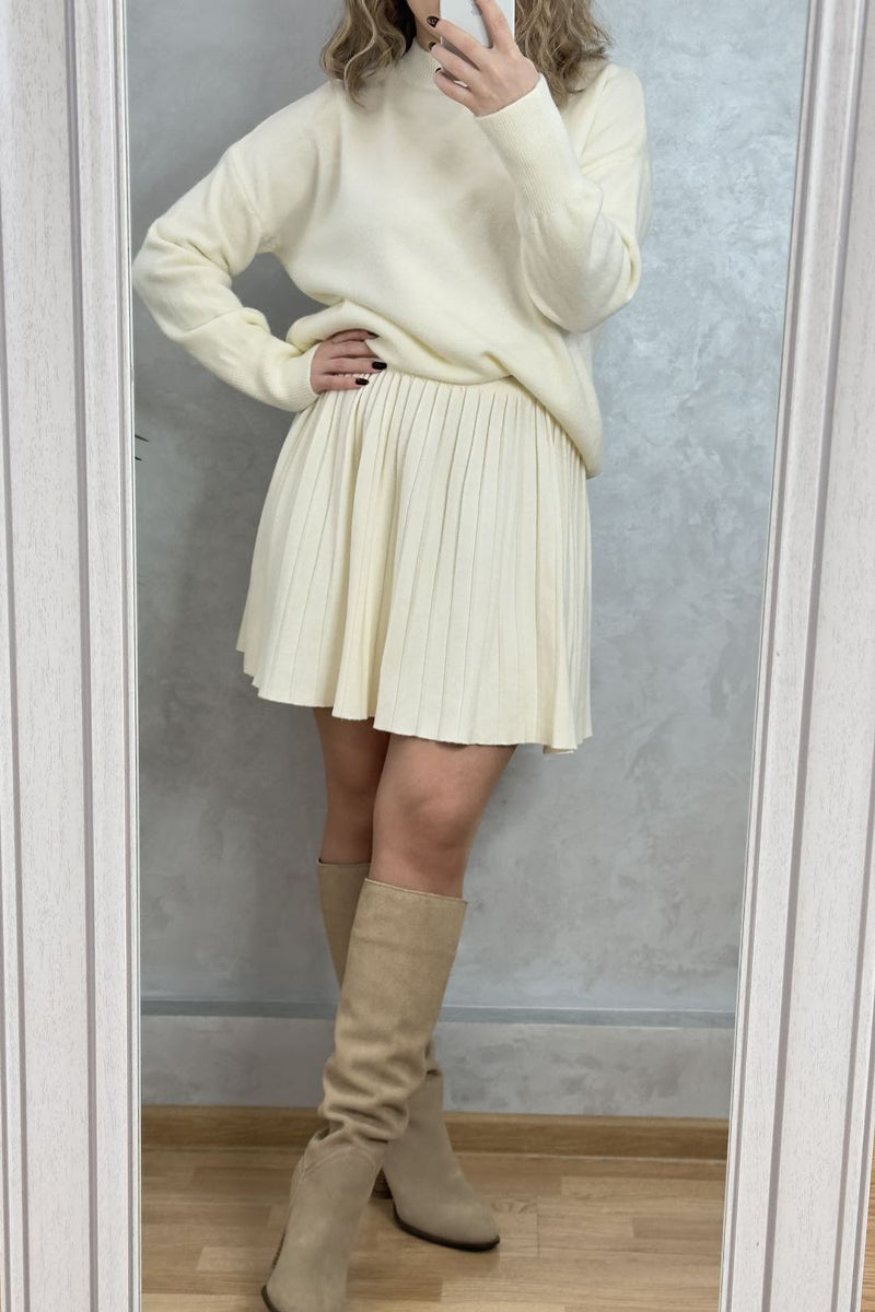 Sophisticated Garment with a Clean Classic Look