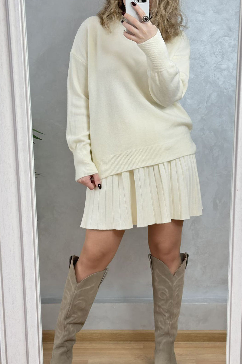 Sophisticated Garment with a Clean Classic Look