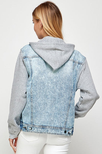 Effortlessly Elegant Jacket with a Timeless Design