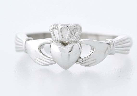 Romanttinen Kulta Sormus erityisiin hetkiin