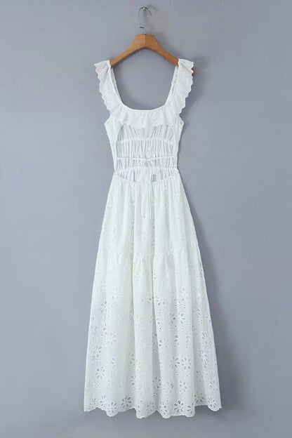 Beautifully Finished Dress in a Timeless Design