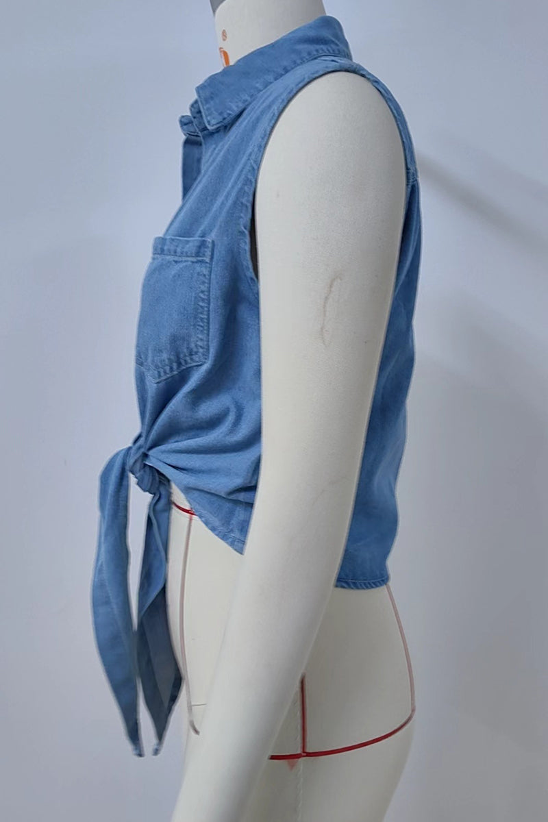Sophisticated Blouse with a Clean Classic Look