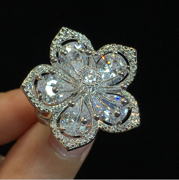 Klassinen Rannekoru ajattomalla viehätyksellä