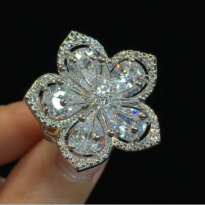 Klassinen Rannekoru ajattomalla viehätyksellä