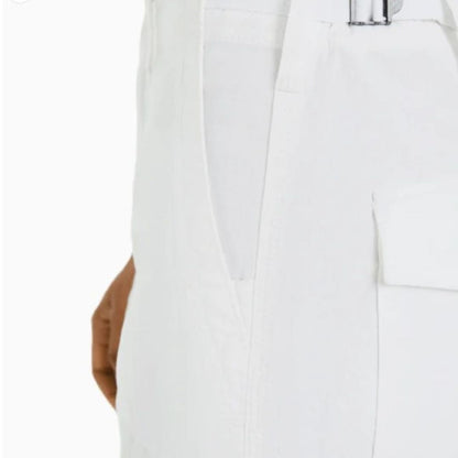 Effortlessly Elegant Pants with a Timeless Design