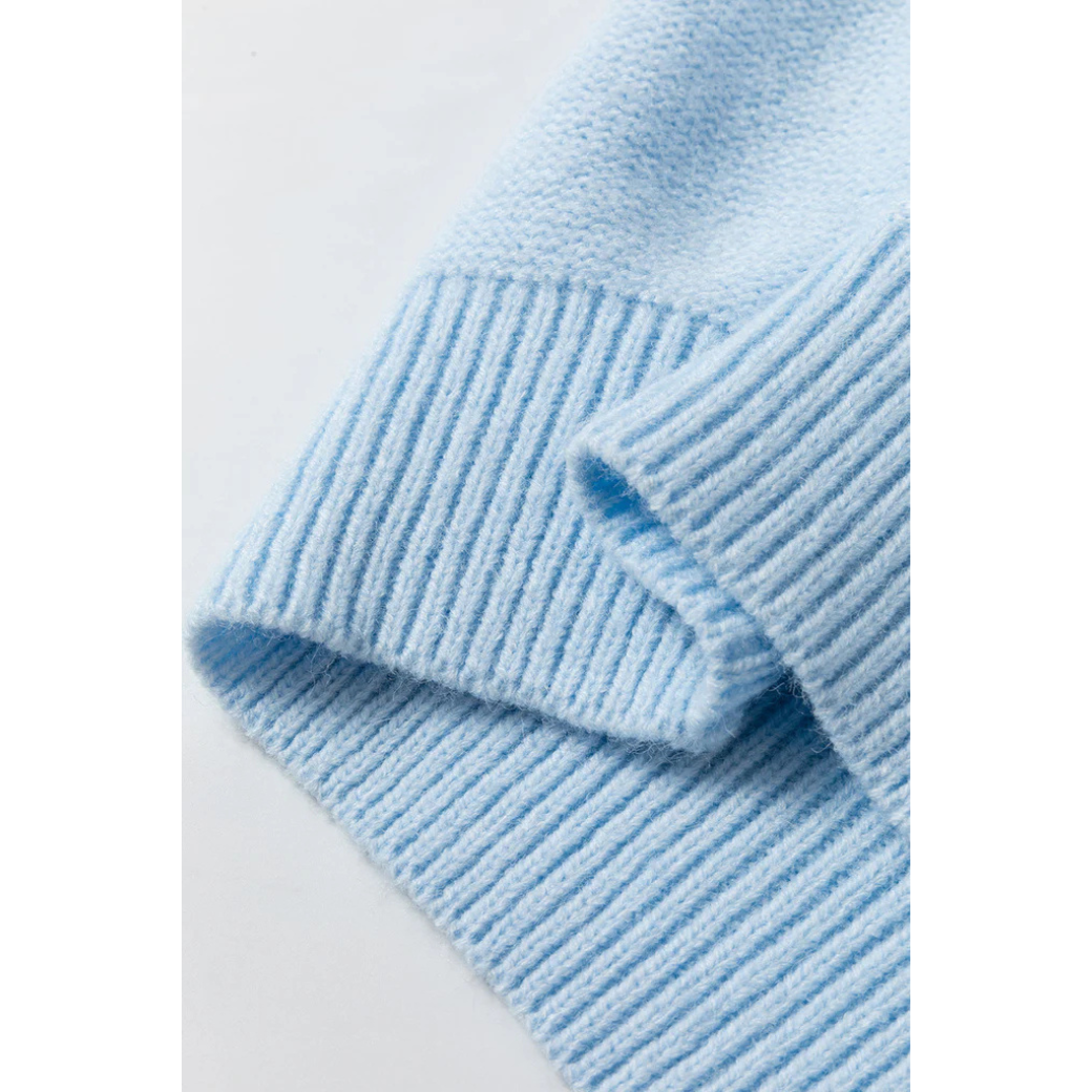 Well Tailored Sweater with a Graceful Silhouette