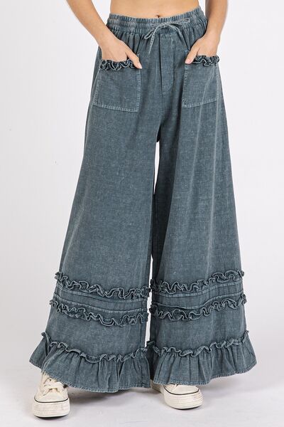 Elegantly Styled Trousers for Everyday Wear