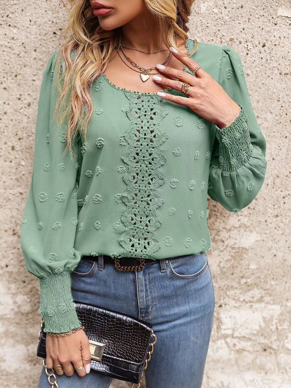 Effortlessly Elegant Blouse with a Timeless Design