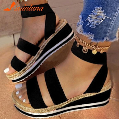 Tyylikeät Ortopediset Sandaalit Jokaiseen Tilaisuuteen