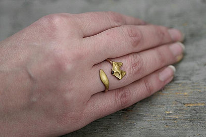 Klassinen Sormus ajattomalla viehätyksellä