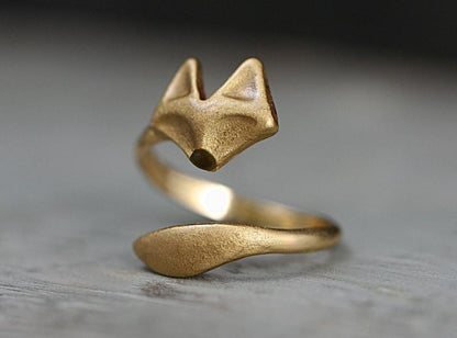 Klassinen Sormus ajattomalla viehätyksellä