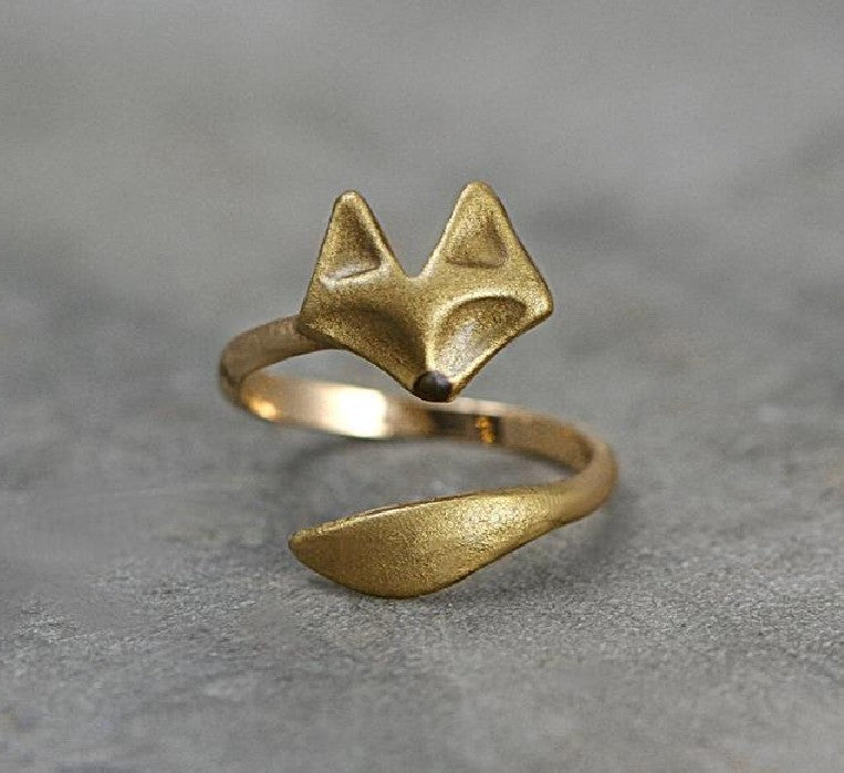 Klassinen Sormus ajattomalla viehätyksellä