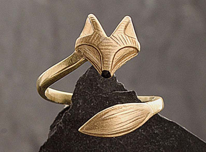 Klassinen Sormus ajattomalla viehätyksellä