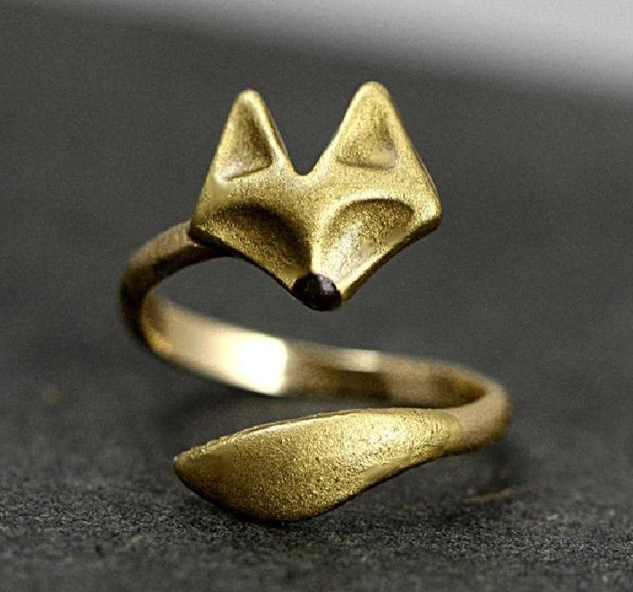 Klassinen Sormus ajattomalla viehätyksellä