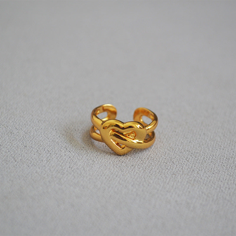 Romanttinen Kulta Sormus erityisiin hetkiin