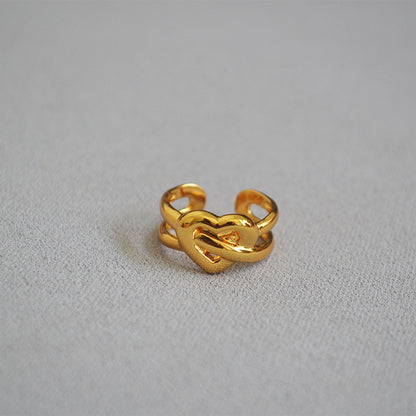 Romanttinen Kulta Sormus erityisiin hetkiin