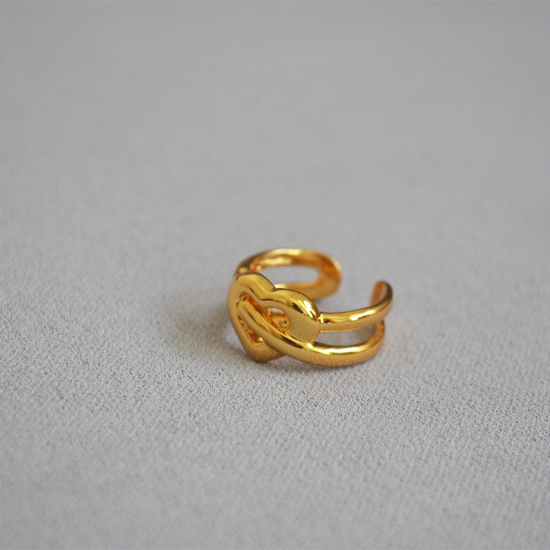 Romanttinen Kulta Sormus erityisiin hetkiin