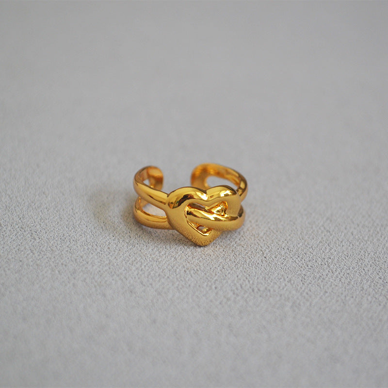 Romanttinen Kulta Sormus erityisiin hetkiin