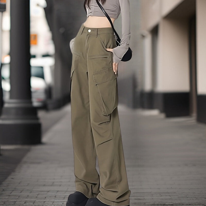 Effortlessly Elegant Pants with a Timeless Design