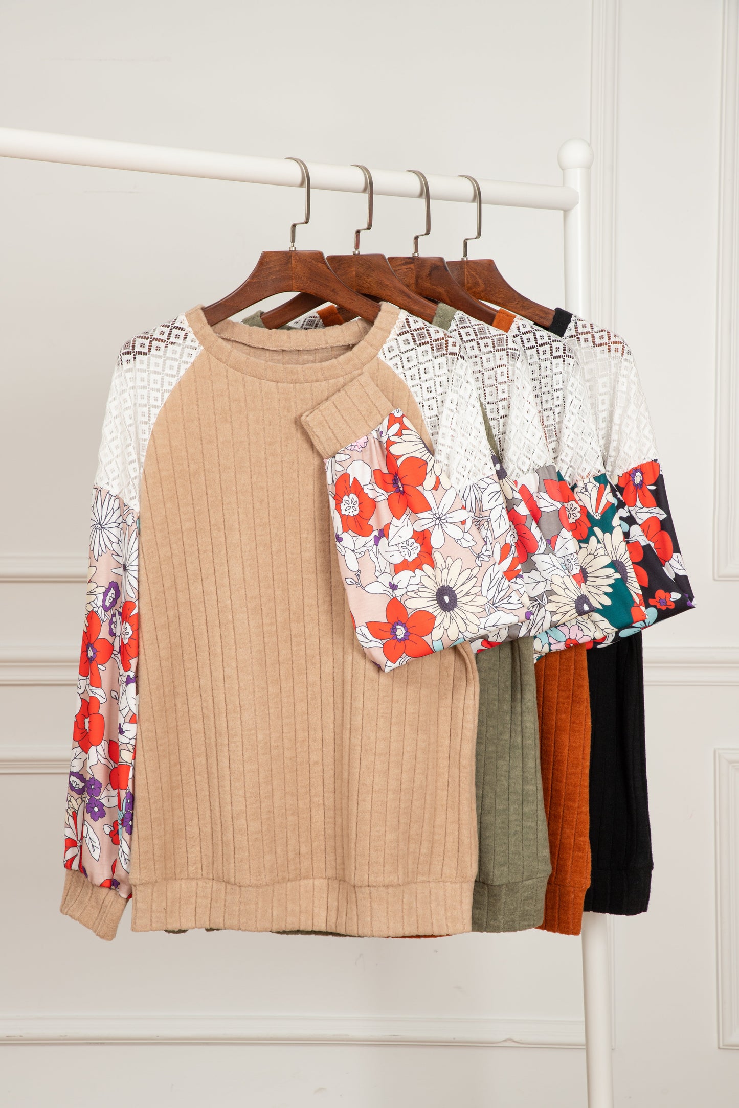 Effortlessly Elegant Blouse with a Timeless Design