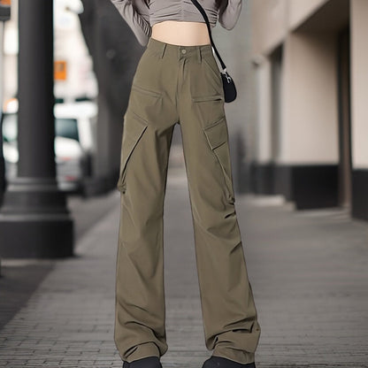 Effortlessly Elegant Pants with a Timeless Design