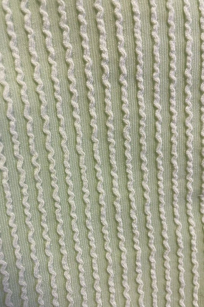 Beautifully Finished Top in a Timeless Design