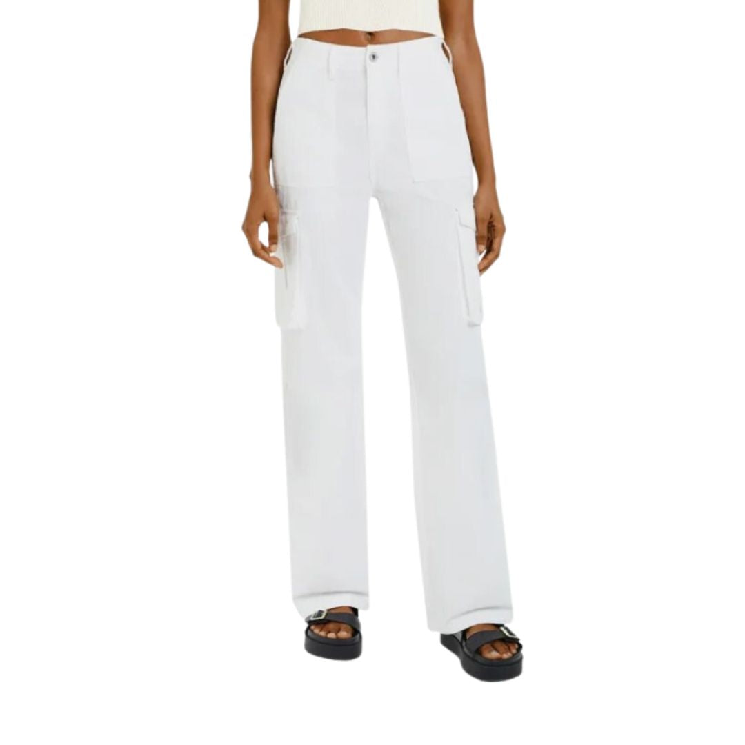 Effortlessly Elegant Pants with a Timeless Design