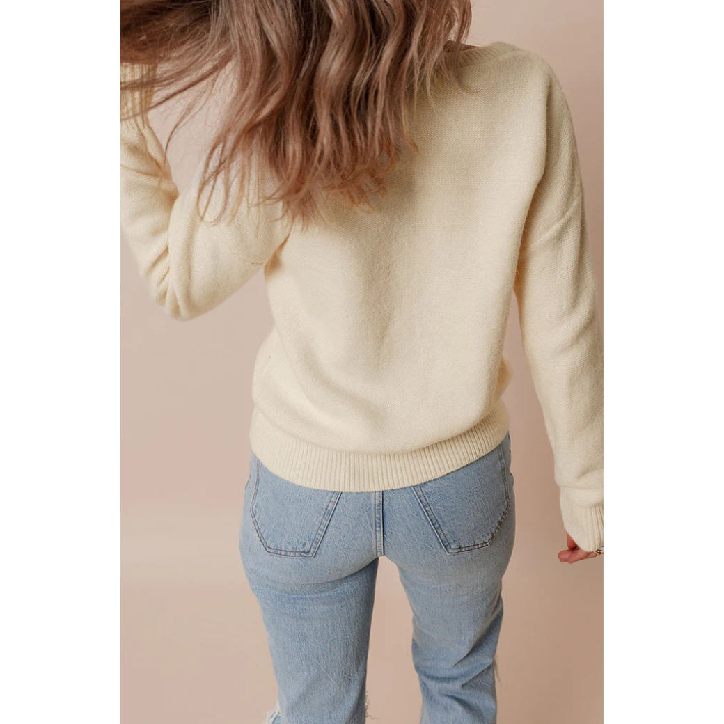 Well Tailored Sweater with a Graceful Silhouette