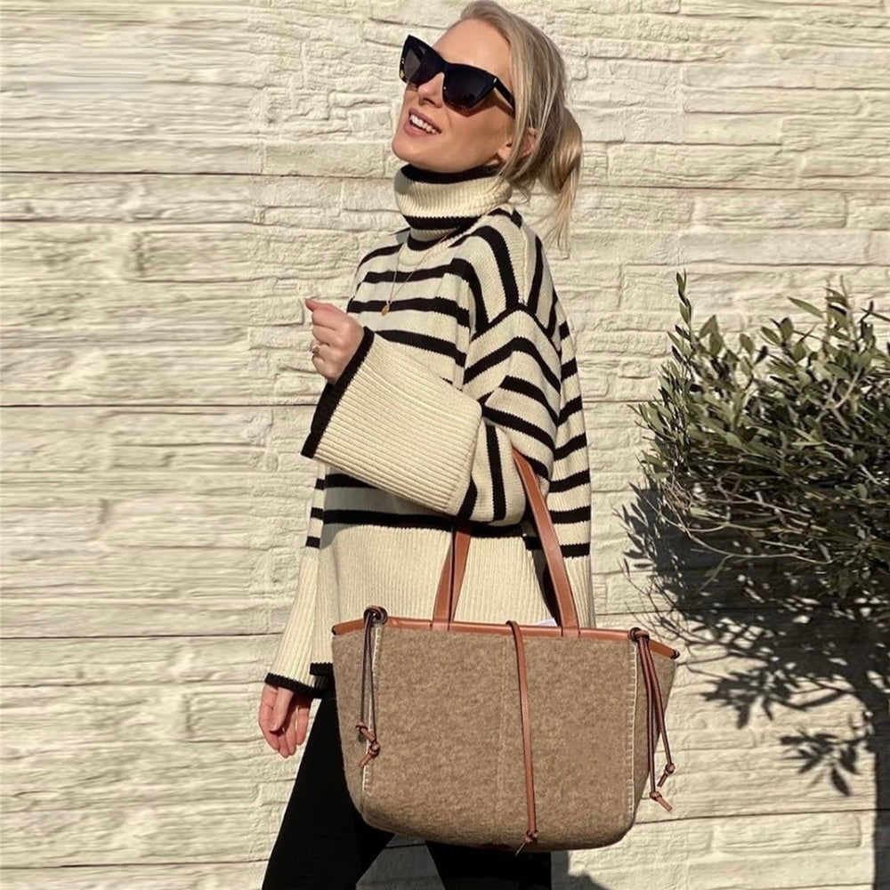 Well Tailored Sweater with a Graceful Silhouette