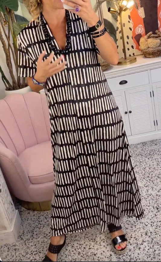 Classic Vintage Dress with a Flattering Fit