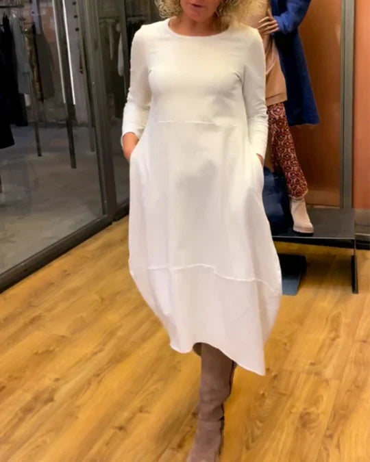 Beautifully Finished Dress in a Timeless Design