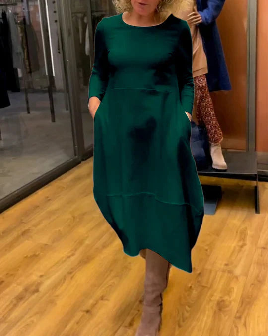 Beautifully Finished Dress in a Timeless Design
