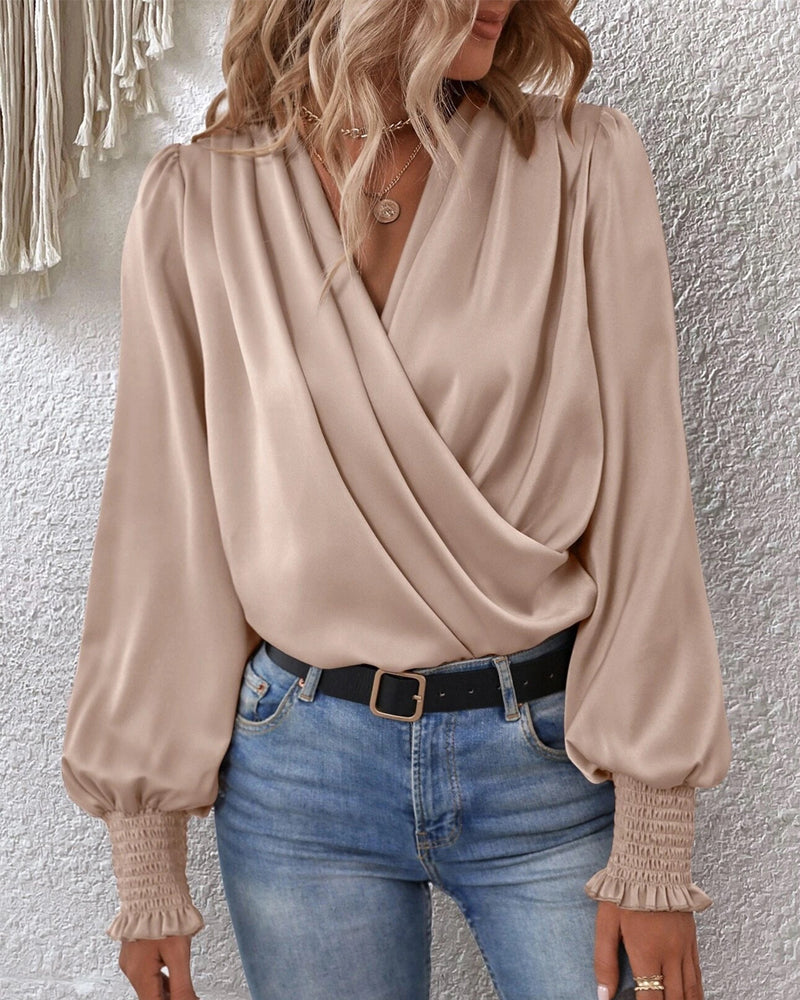 Well Tailored Blouse with a Graceful Silhouette