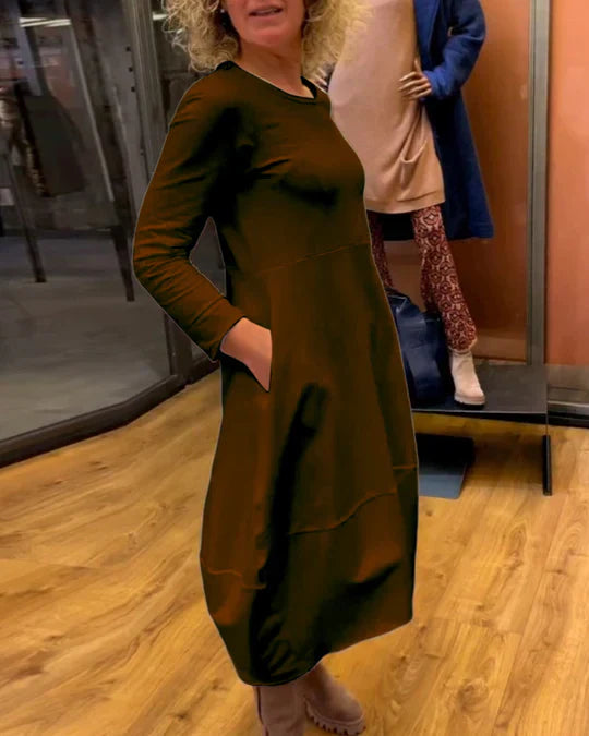 Beautifully Finished Dress in a Timeless Design