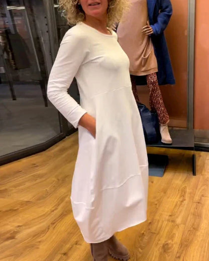 Beautifully Finished Dress in a Timeless Design