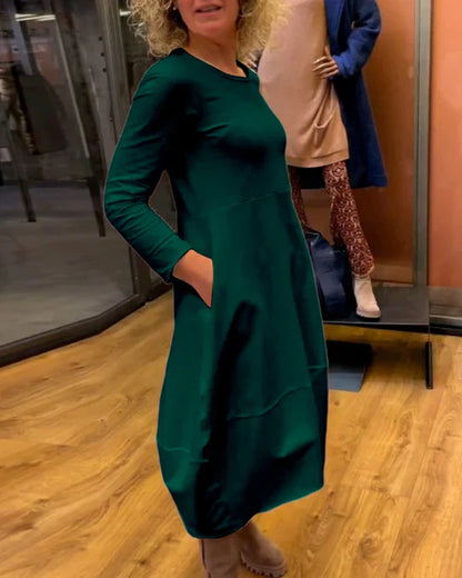 Beautifully Finished Dress in a Timeless Design