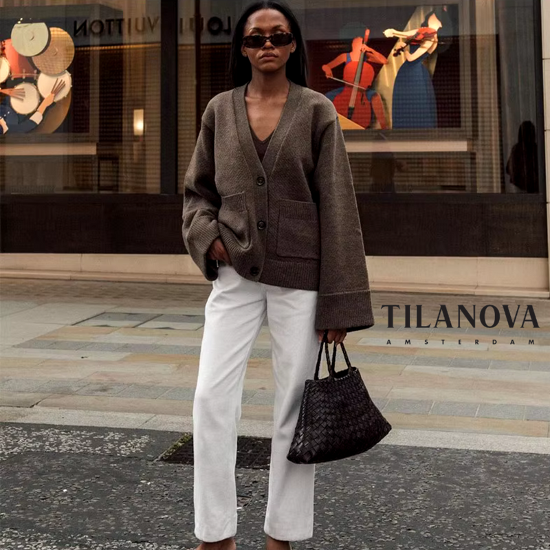 Effortlessly Elegant Cardigan with a Timeless Design