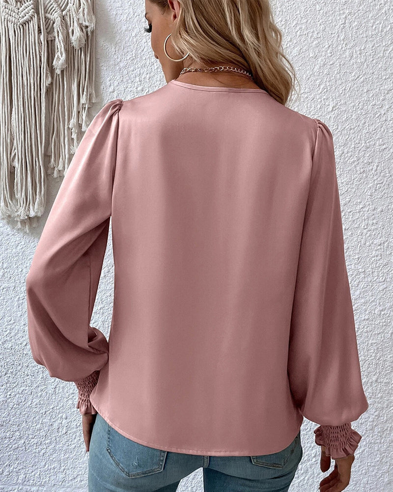 Well Tailored Blouse with a Graceful Silhouette