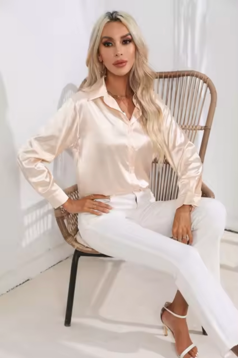 Well Tailored Blouse with a Graceful Silhouette