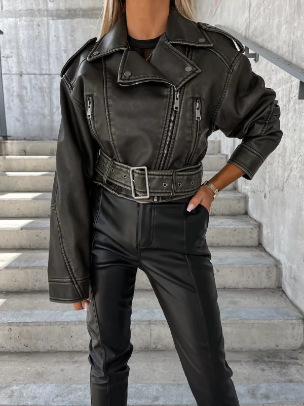 Effortlessly Elegant Jacket with a Timeless Design