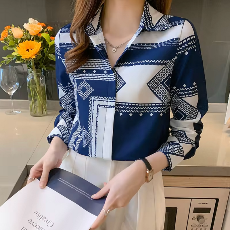 Well Tailored Blouse with a Graceful Silhouette