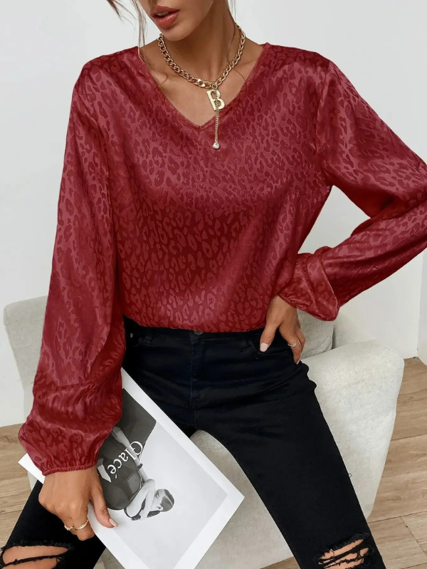 Sophisticated Blouse with a Clean Classic Look