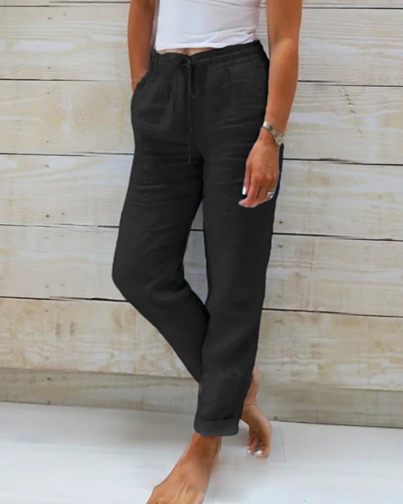 Elegantly Styled Trousers for Everyday Wear