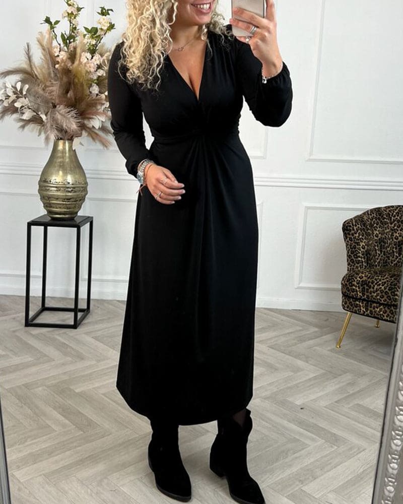 Sophisticated Dress with a Clean Classic Look