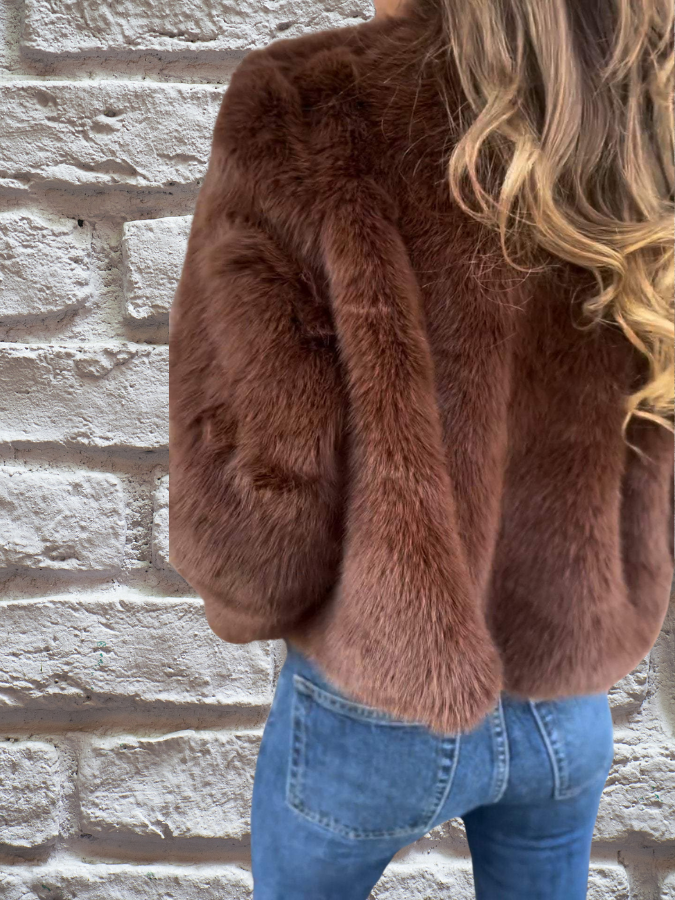 Effortlessly Elegant Jacket with a Timeless Design