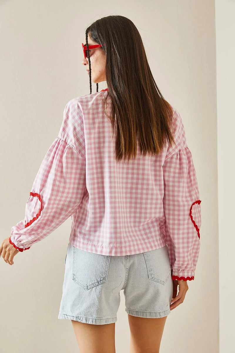 Well Tailored Blouse with a Graceful Silhouette