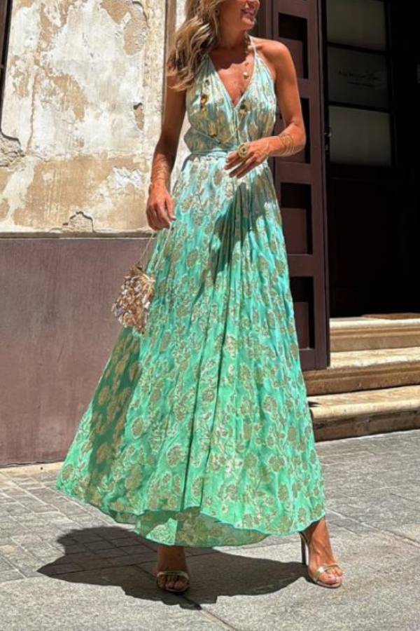 Effortlessly Elegant Dress with a Timeless Design