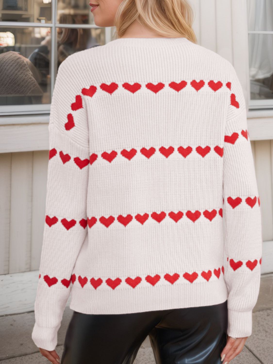 Well Tailored Sweater with a Graceful Silhouette